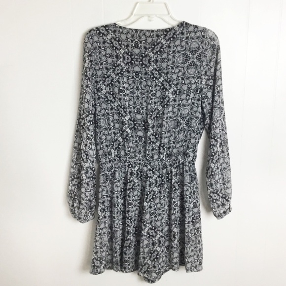 Express Long Sleeve Shorts Romper Size M Black & White Women’s - Picture 4 of 4